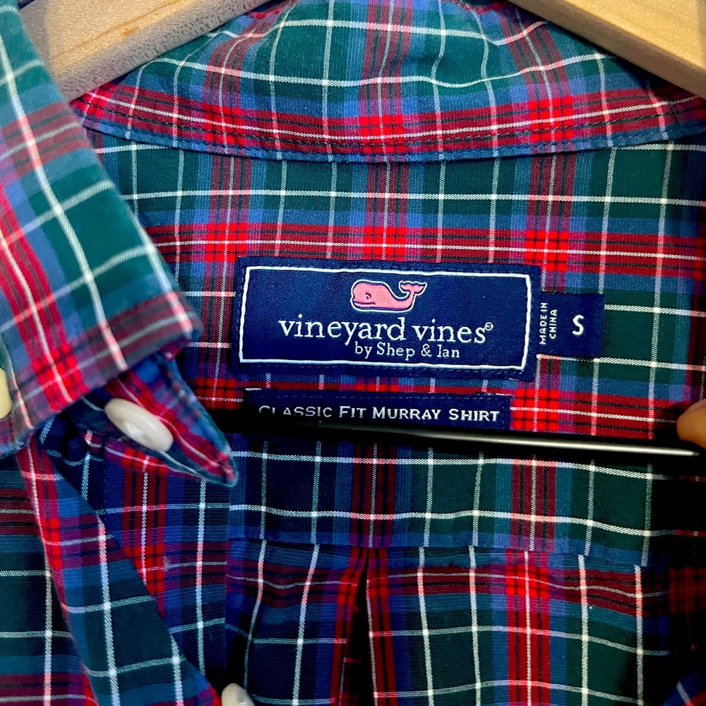 Vineyard vines plaid red and green shirt small. Classic fit.